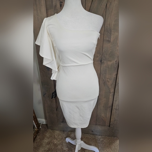 LULU'S Live my Life White One-Shoulder Bodycon Dress In White. Size Small NWT - Picture 7 of 16